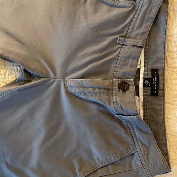 Green khaki pants by Banana Republic - Picture 4 of 4